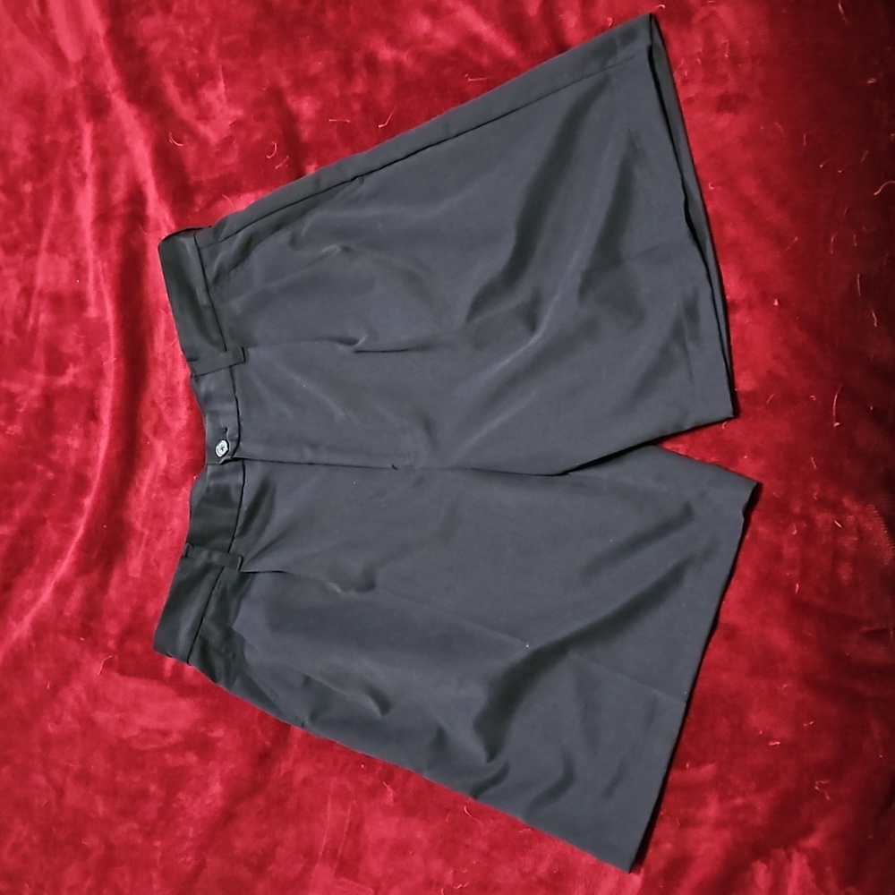 Izod golf shorts, pleated front